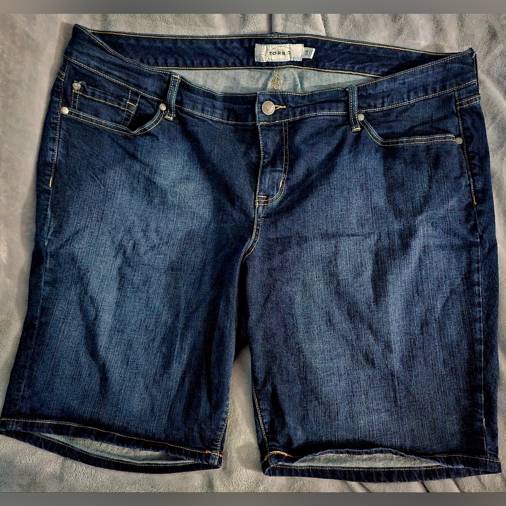 Torrid - Women's Bermuda Shorts - Dark Wash - Size 24